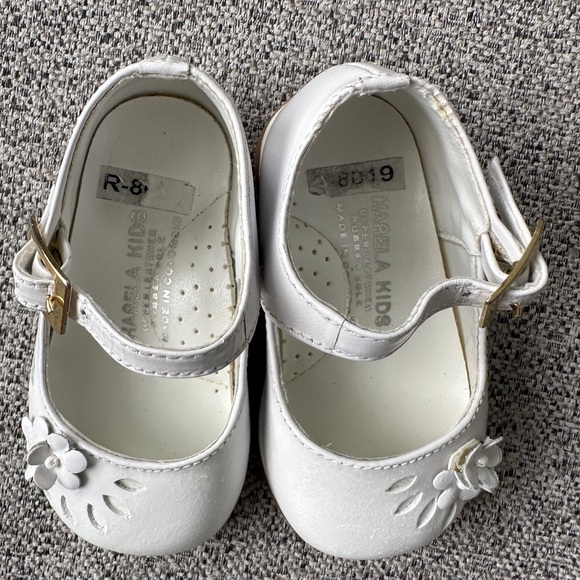 Karela Baby girl’s Garden Walking Shoes. These white leather shoes .  Size 3M. - Picture 4 of 12